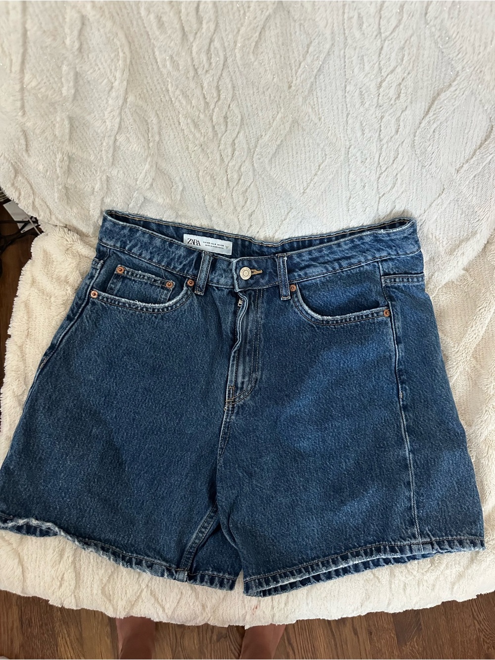 Zara High-Waisted Denim Shorts | Size 8 (US) | Medium Wash Mom Shorts